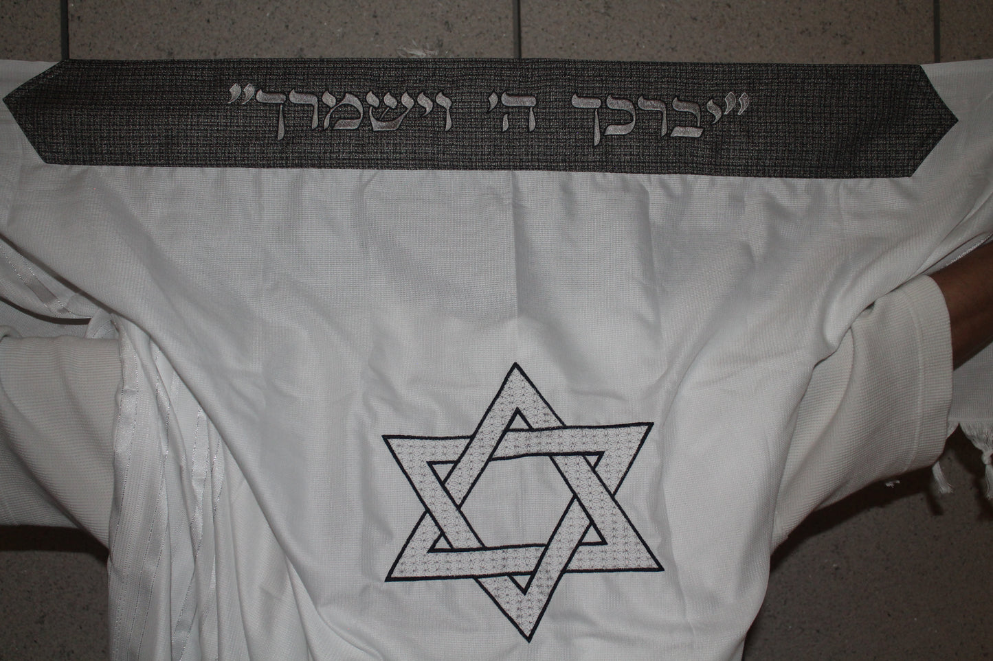 טלית דגם יברכך כסף
